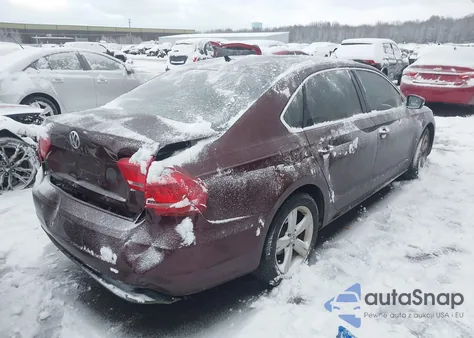 2013 Volkswagen Passat 2.5L Se z USA, uszkodzony, nr VIN 1VWBP7A35DC146255